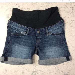 Cute maternity shorts!